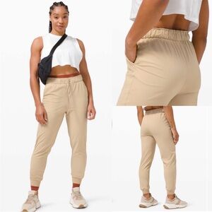 Lululemon keep moving jogger trench